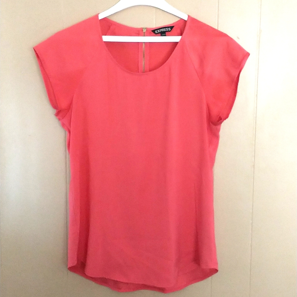 Express Coral Short Sleeve Lightweight Flowy Top Size Small Poly/Spandex Blend